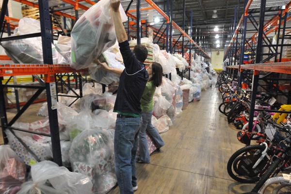 Vanguard’s Sponsor-a-Child Program Makes Holidays Happy for Thousands of Local Kids