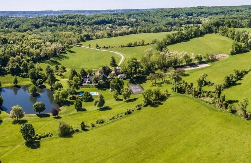 House of the Week: Nature Retreat on 118 Acres in Malvern