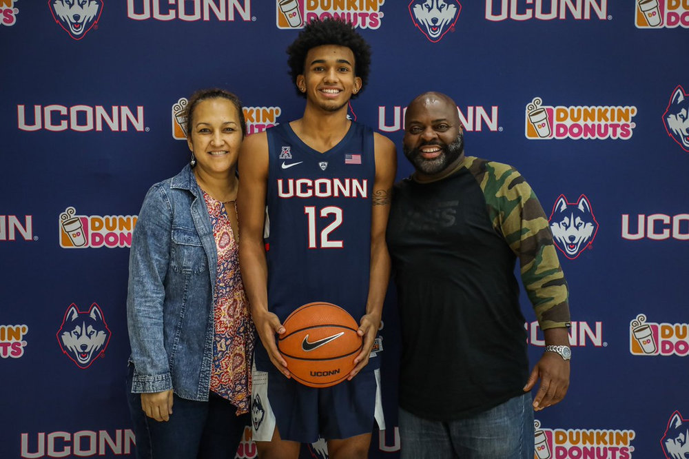 Local High-Schooler Accepts Basketball Scholarship to Powerhouse Program