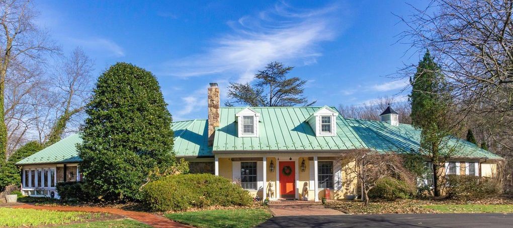 DNB First House of the Week: Country Property with Indoor Pool in Chester Springs