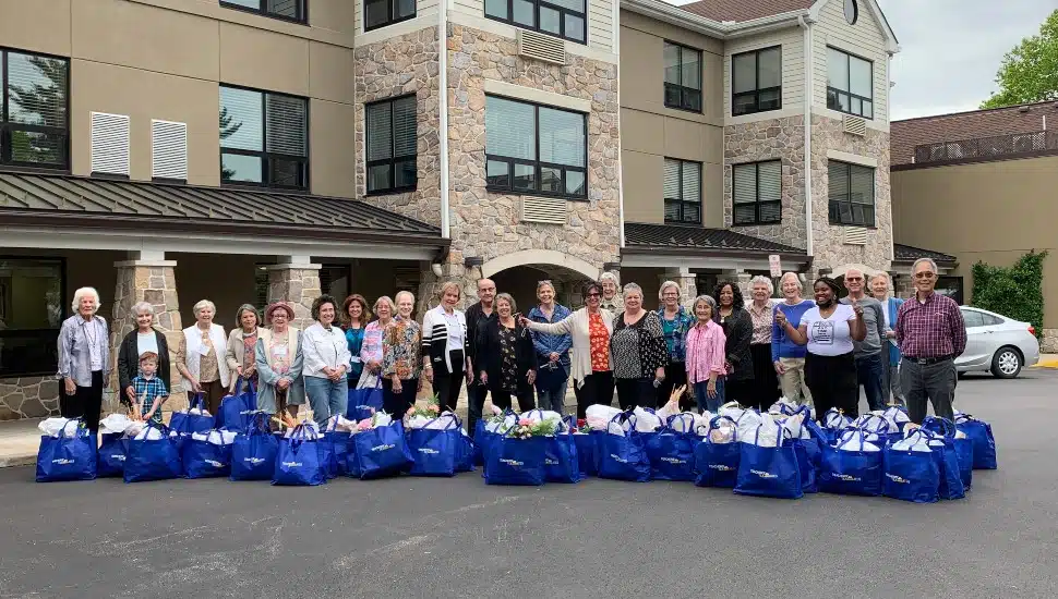 Dunwoody Village Residents Create Floral Displays for Local Teachers