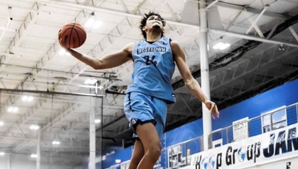 basketball player dunking