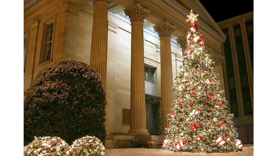 christmas tree at courthouse
