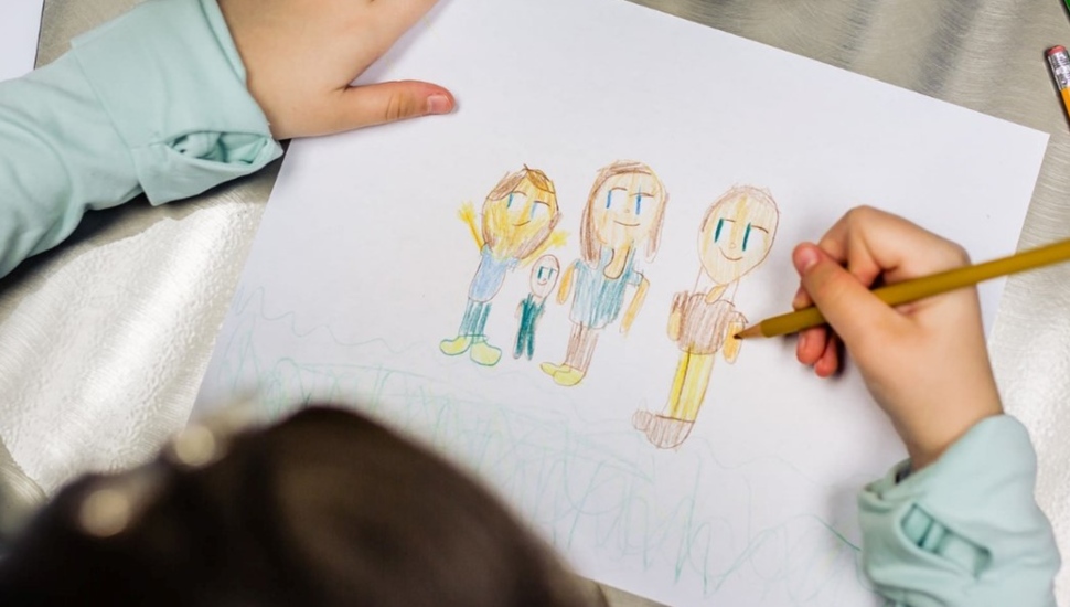 grieving child drawing picture