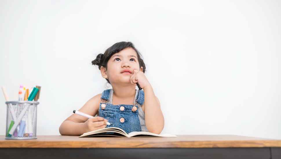 girl lookng up
