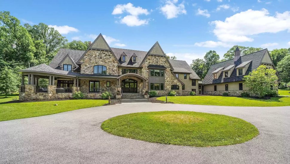 706 hillview road front