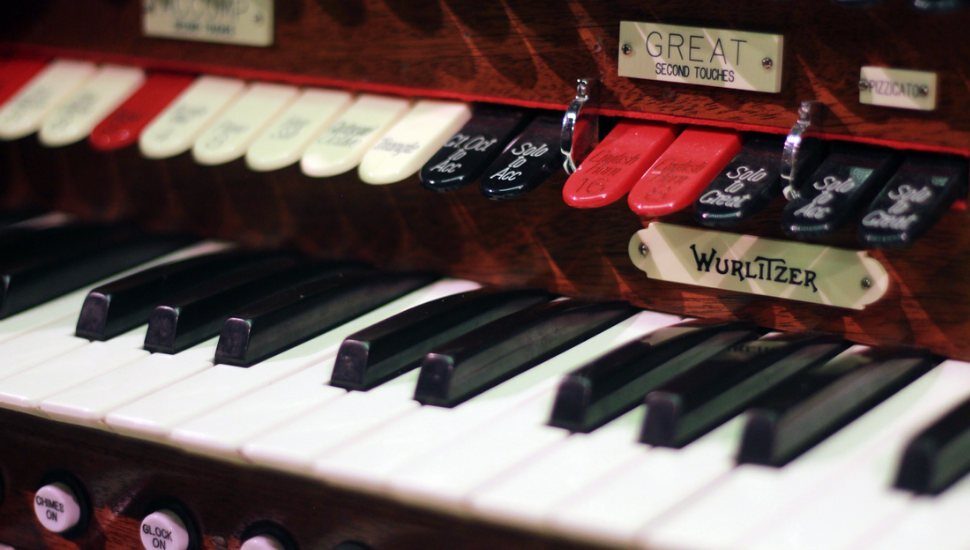 Console of the Colonial Wurlitzer Opus Theatre Organ.
