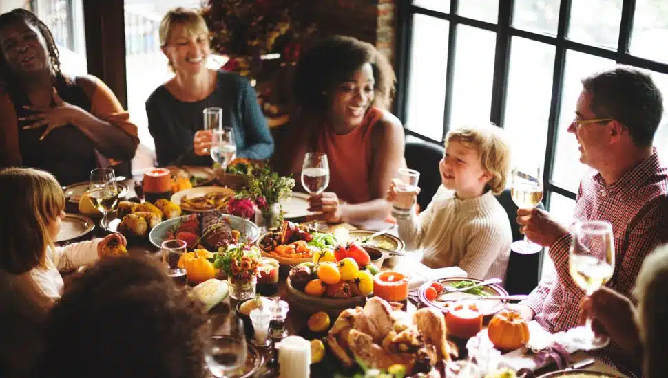 dine out on Thanksgiving family dinner celebrating
