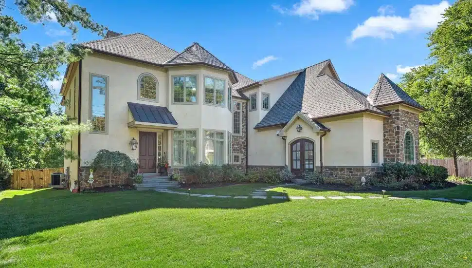 Malvern Bank House of the Week: Traditional in Devon Sure to Impress