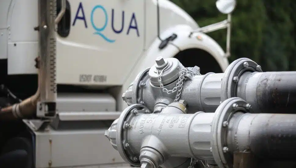aqua truck with pipes