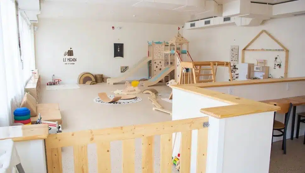Devon Café Boasts Indoor Playground, Cakes from Around the World