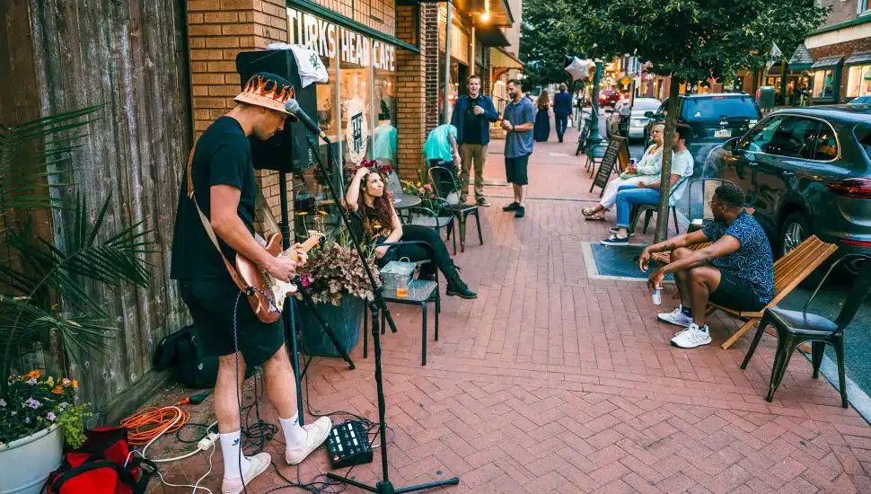 musician playing outside of Turks Head Cafe