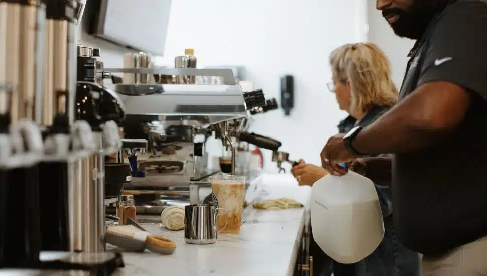 barista making drinks at Twin Valley Coffee