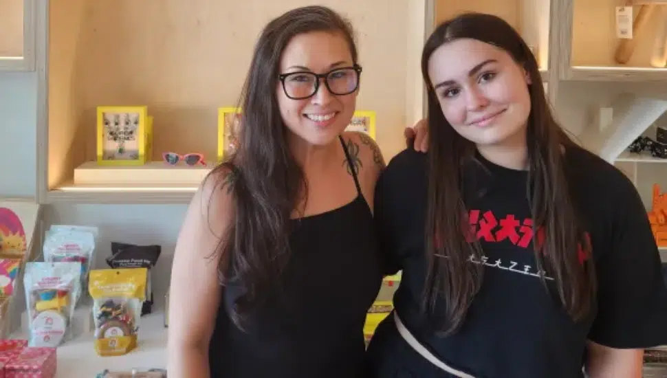 Kim, left, and Maria Wardell