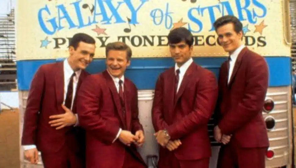 Cast of "That Thing You Do!" posing as a group.