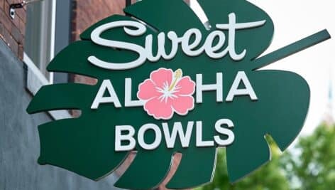 The Sweet Aloha Bowls sign.