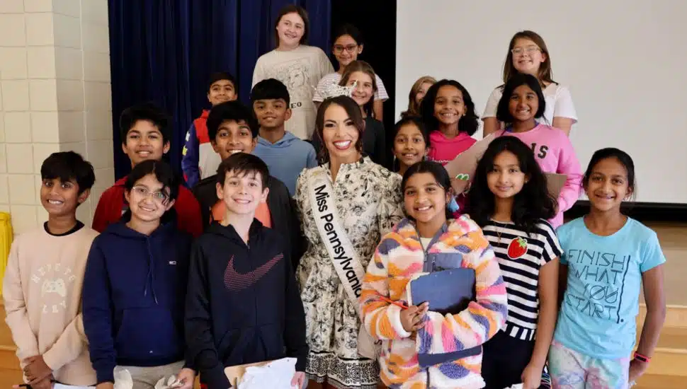 Miss Pennsylvania with students