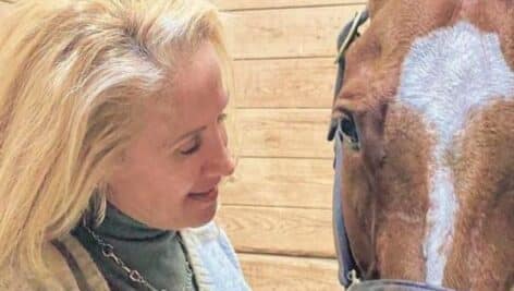 deanna manfredi with her horse