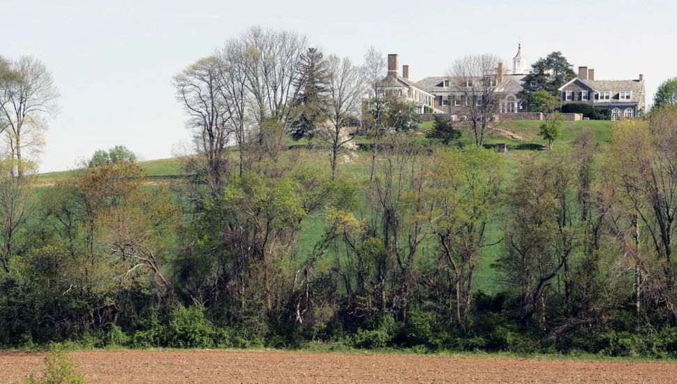 Granogue estate with lots of land and trees.