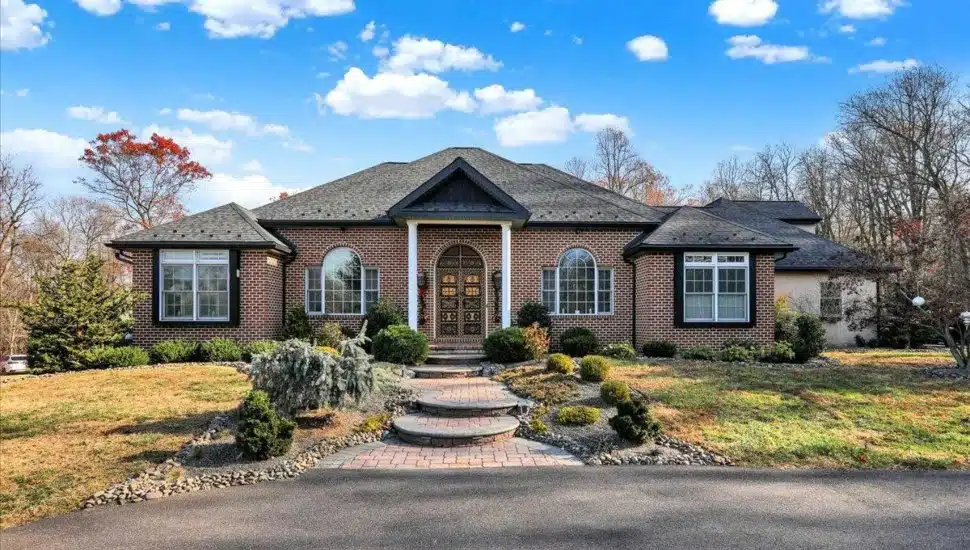 2880 Chestnut Hill Rd front.