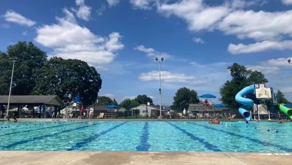Pinewood Pool in summer.
