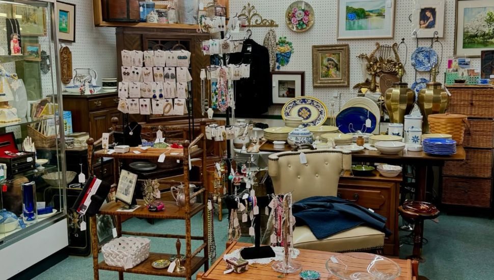 Decor, furniture, and trinkets at antique mall.
