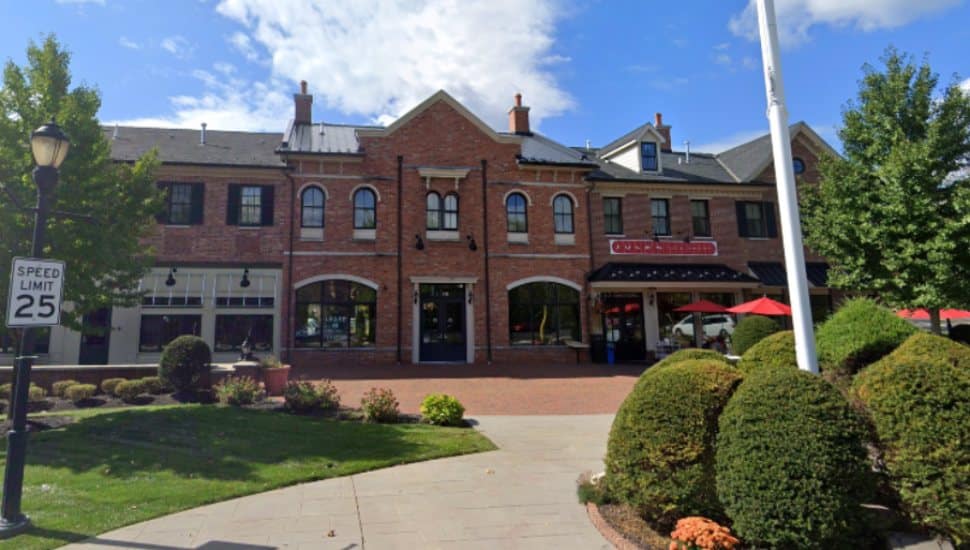 Goodnoe's Corner building with walkway.