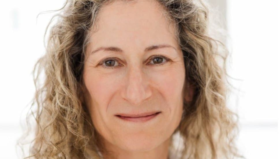 Headshot of Karen Pinsky.
