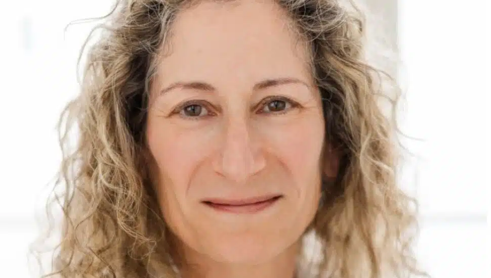 Headshot of Karen Pinsky.
