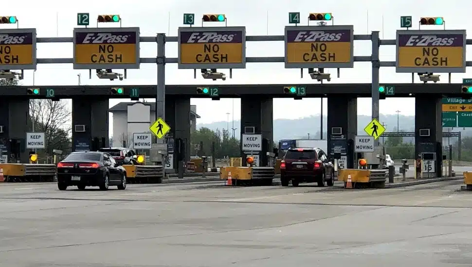 Cars traveling through King of Prussia toll booth.