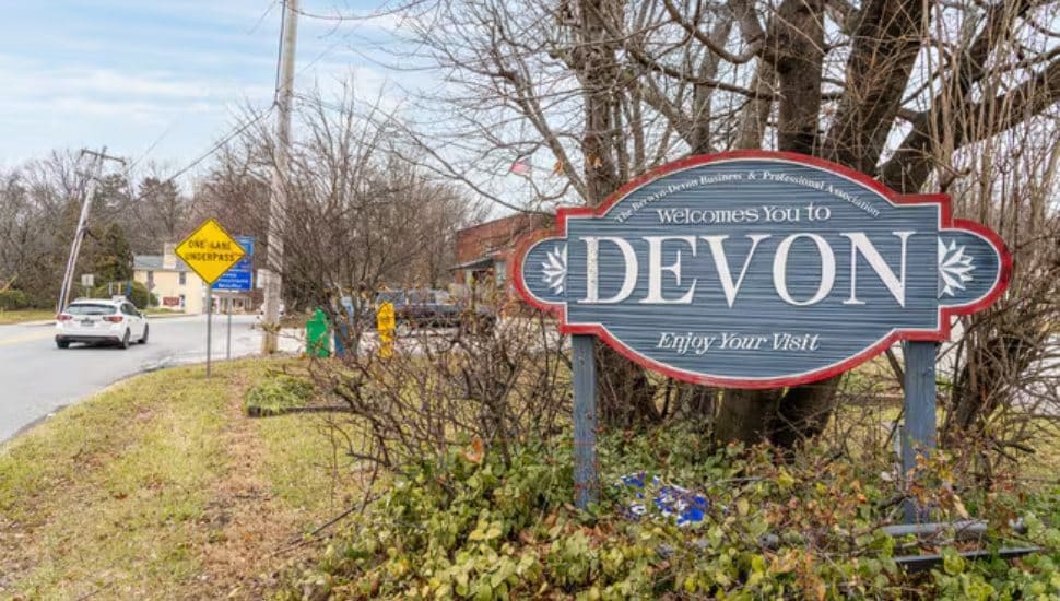 "Welcome to Devon" sign.