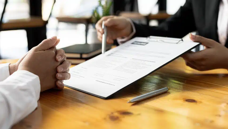 HR Manager speaks with an employee about salary expectations