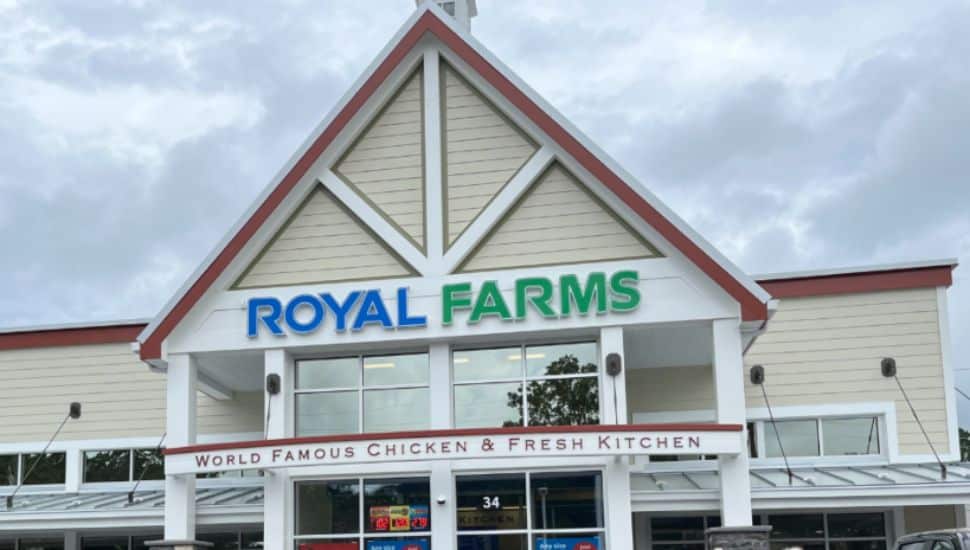 Royal Farms storefront.