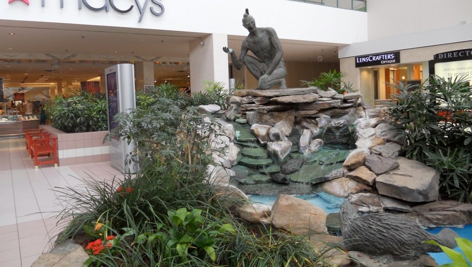 Tawanka statue at Neshaminy Mall.