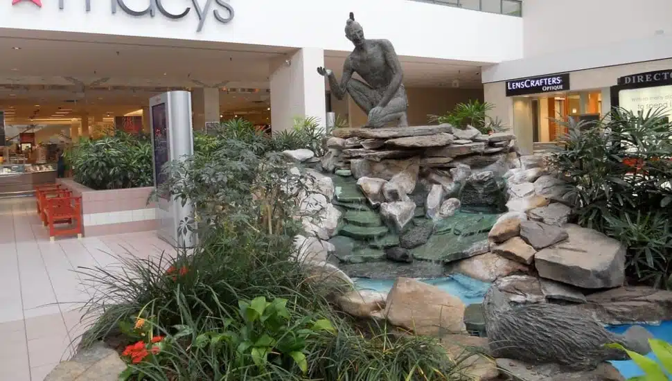 Tawanka statue at Neshaminy Mall.