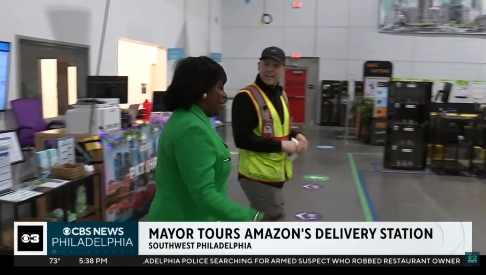 Mayor Parker visits Amazon warehouse.