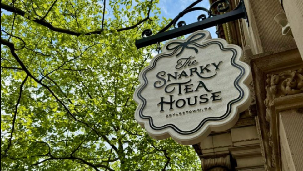 The Snarky Tea House sign.