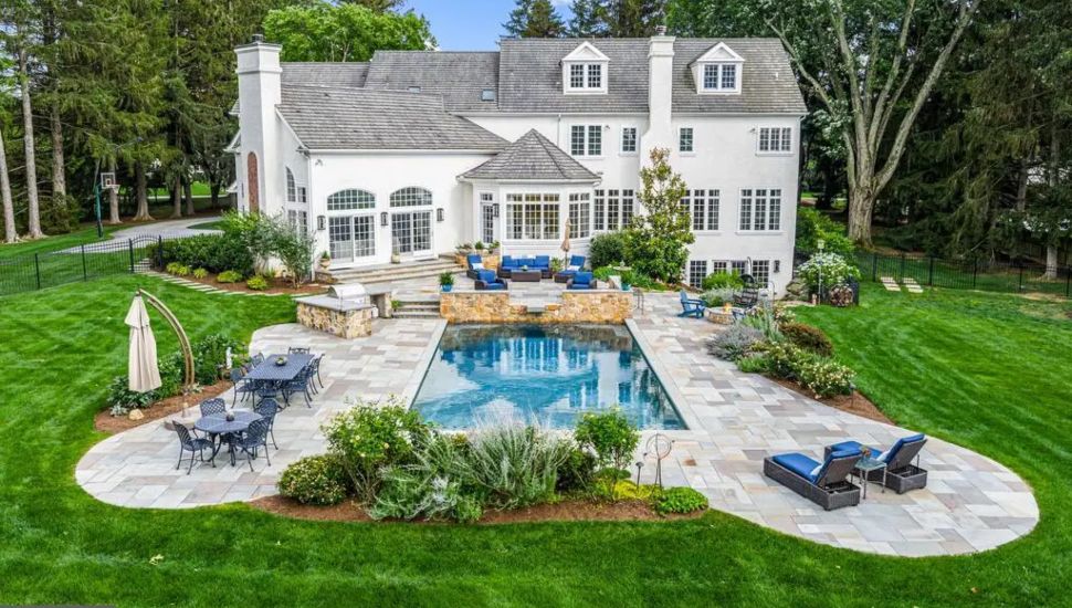 Aronimnk Golf Club mansion pool in background.