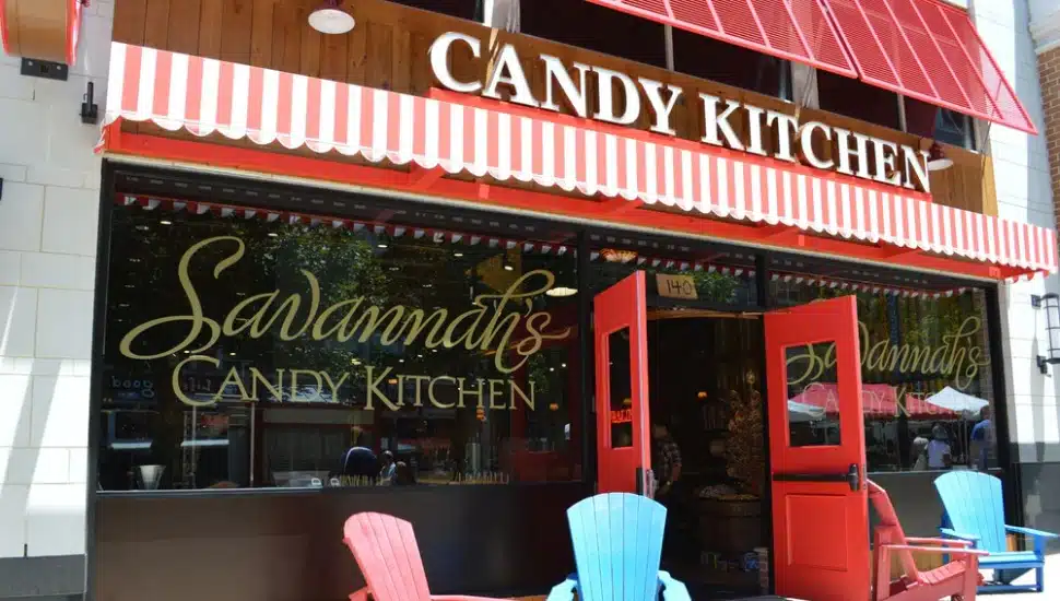 The exterior of a Savannah's Candy Kitchen location.