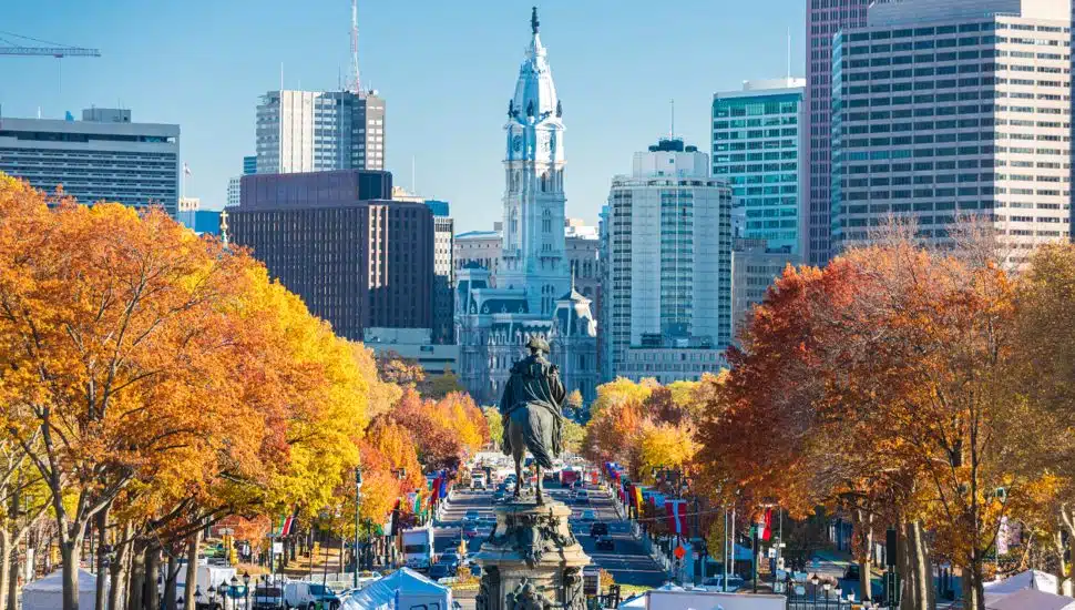 Philadelphia, Pennsylvania, USA in autumn overlooking Benjamin Franklin Parkway.