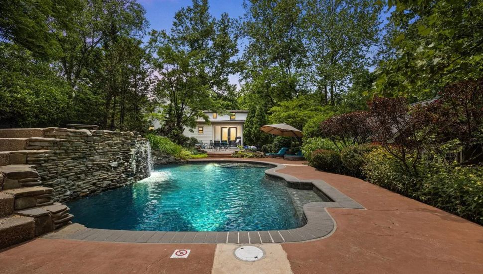 3624 Robin Rd in Furlong.