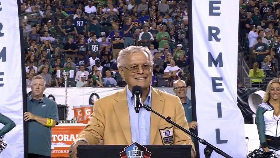 Former Eagles head coach Dick Vermeil at a 2022 ceremony.