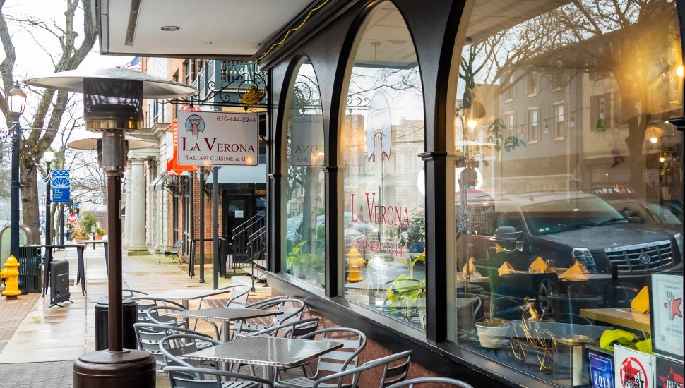 Outside La Verona with seating out front.
