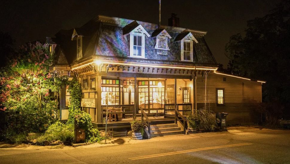 The exterior of Birchrunville Store Café.