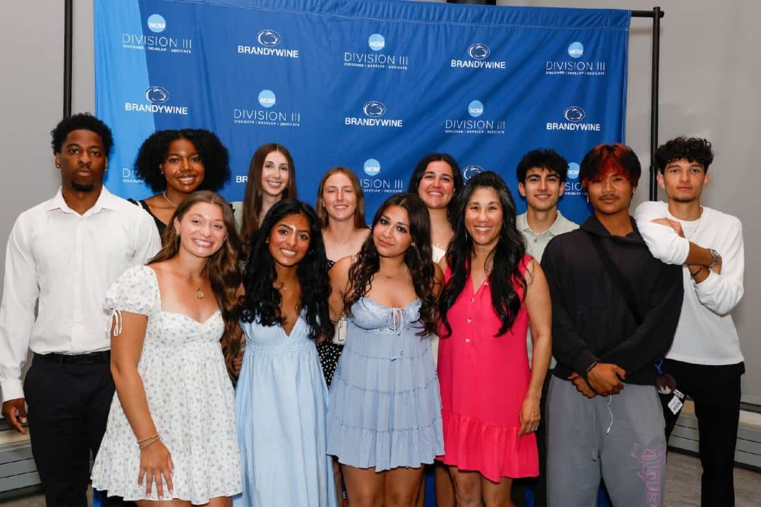 The Penn State Brandywine tennis team in a group photo.